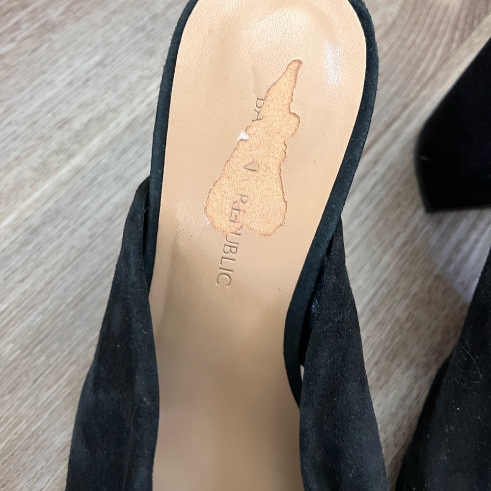 Banana Republic size 6 Black suede peep toe knot 3" block heel sandals - Picture 6 of 6